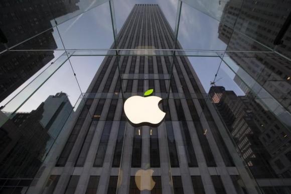 The leaf on the Apple symbol is tinted green at the Apple flagship store on 5th Ave in New York