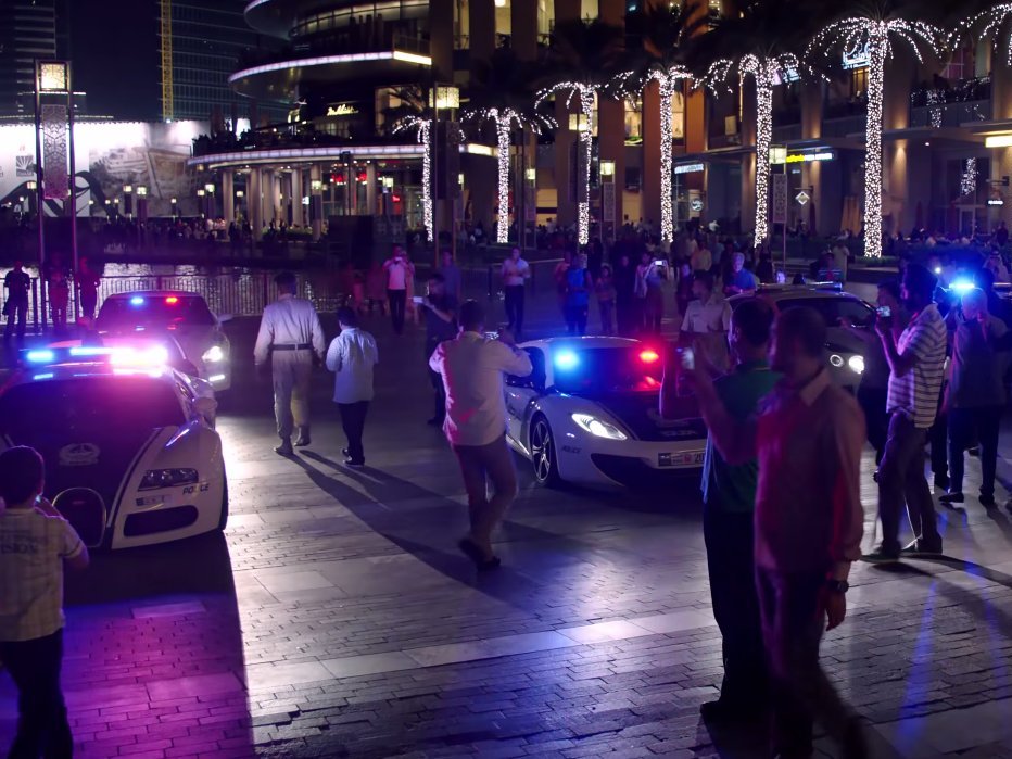 تماشا کنید : رژه خودروهای اسپرت ناوگان پلیس دبی