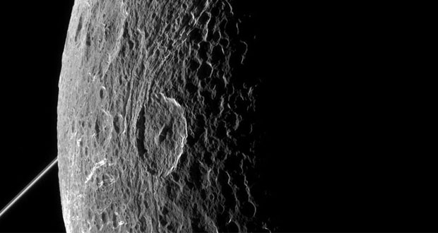 Saturn-moon-Dione.jpg