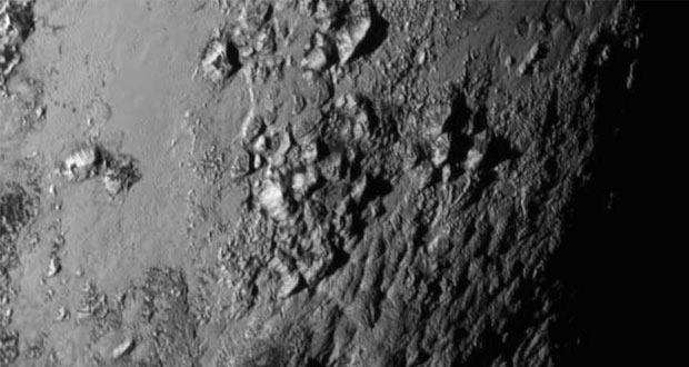 Pluto-ice-Mountains-1