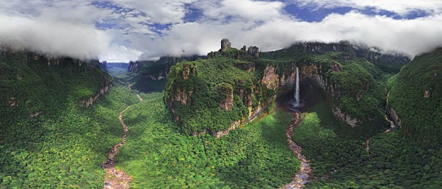 آبشار اژدها در ونزوئلا