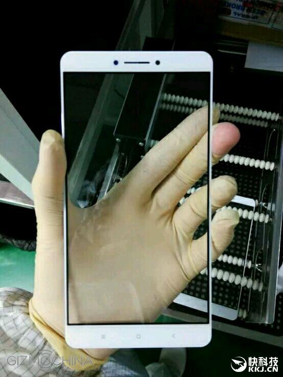 رندر سه بعدی فبلت شیائومی مکس ، بدنه‌ی فلزی آن را نشان می‌د‌هد