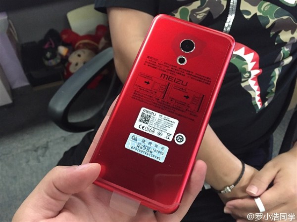 اسمارت فون میزو پرو 6 در دو رنگ قرمز و رزگلد در دنیای واقعی دیده شد 1