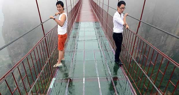 مرتفع ترین و طولانی ترین پل شیشه ای جهان در چین