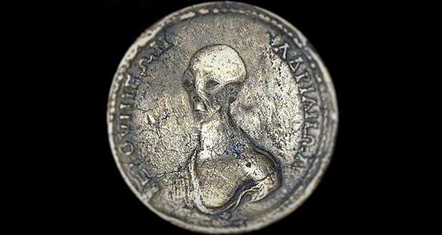 سکه های باستانی با تصویر موجودات فضایی