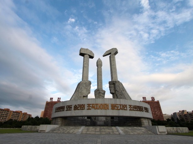تصاویری جالب و عجیب از بناهای عظیم کره شمالی -بنای یادبود حزب کارگر