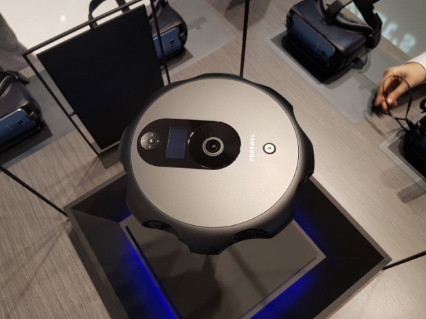 نمایش دوربین 360 درجه سه بعدی سامسونگ در نمایشگاه MWC 2017 اسپانیا