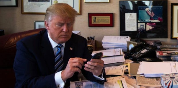 گوشی موبایل دونالد ترامپ