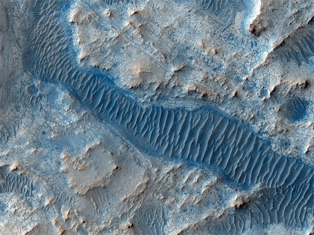 جریان های آب مایع در مریخ